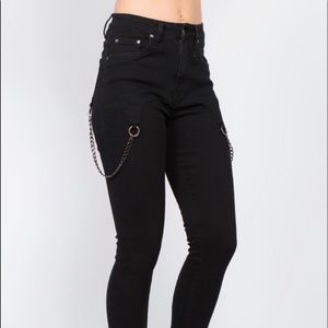 Women’s black skinny high waisted chain belt jean